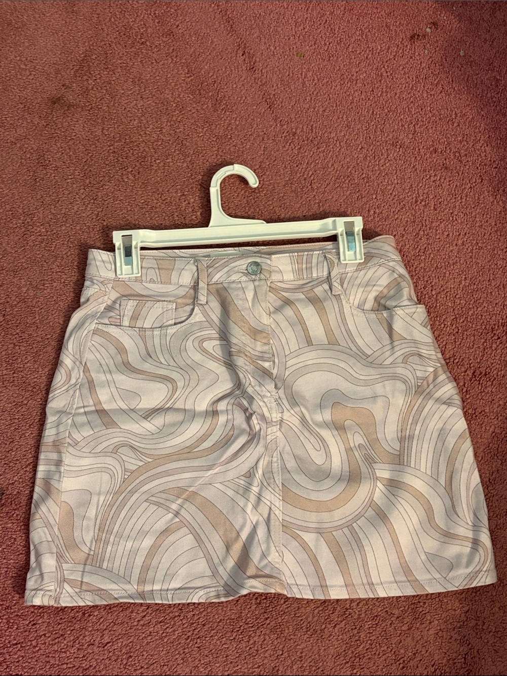 Retro mini skirt! 🩷🤍